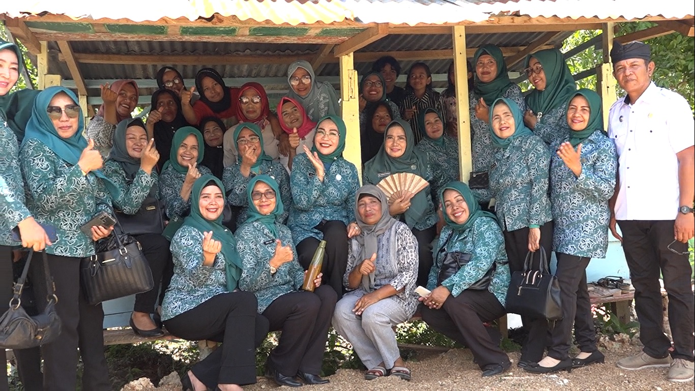 bersama tim PKK