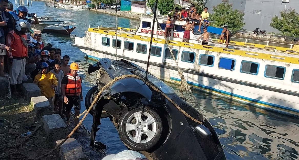 mobil jatuh 2