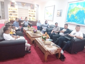 Wali Kota Baubau saat memimpin rakor melalui daring terkait pemanfaatan kawasan hutan mangrove Lakologou untuk blue carbon bersama Kementerian Kelautan dan Perikanan RI 