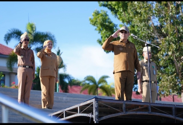 Wali Kota Baubau, H.Yusran Fahim saat pimpin apel gabungan ASN Kota Baubau