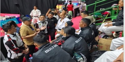 Ketua Umum Kini Sultra, Andi Ady Aksar saat memberikan semngat kepada atlet yang bertanding