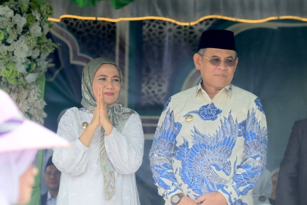 Wali Kota Baubau, H.Yusran Fahim didampingi Wawali,Wa Ode Hamsinah Bolu saat membuka kegiatan MTQ tingkat Kota Baubau